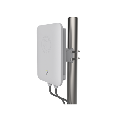 Access Point WiFi cnPilot e501S para exterior, IP67 grado industrial, Filtros para coexistencia con redes LTE, doble banda, antena sectorial 90-120 grados y puerto PoE secundario